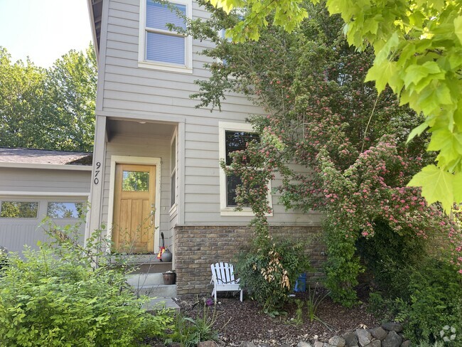 Building Photo - 970 Stone Ridge Ave Rental