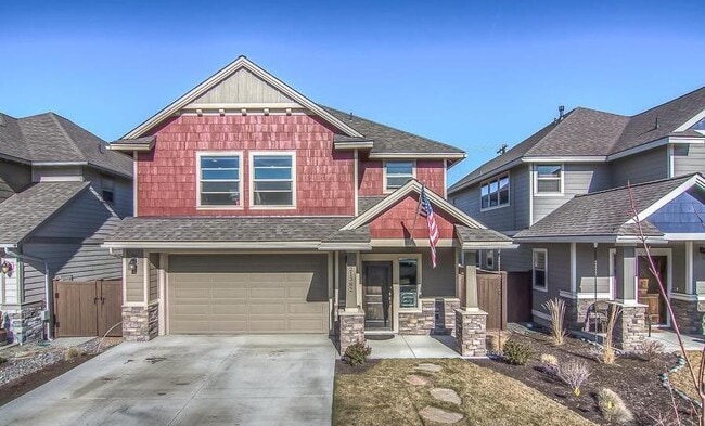Beautiful 4 Bedroom Home on Bends Eastside! - Beautiful 4 Bedroom Home on Bends Eastside!