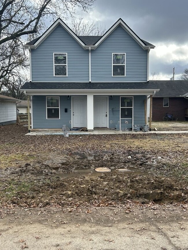 Building Photo - 518 E Monroe St Unit 518 E. Monroe Apt. B