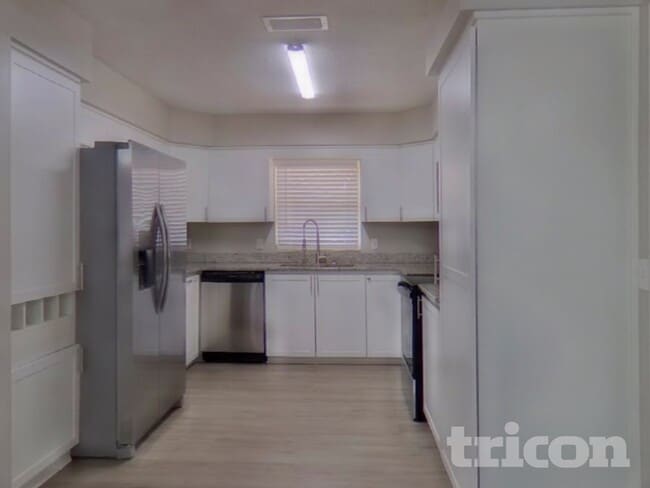 Photo - 1550 Hobson St