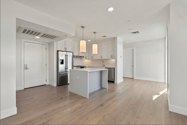 Photo - 301 Border St Unit 610