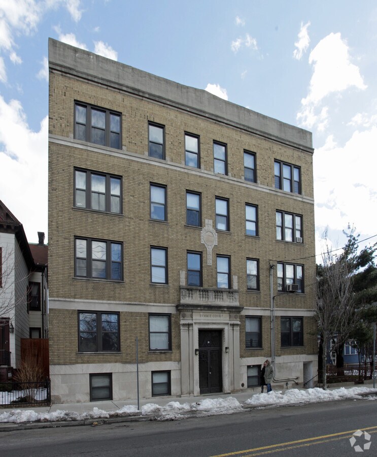 Photo - Summit Court