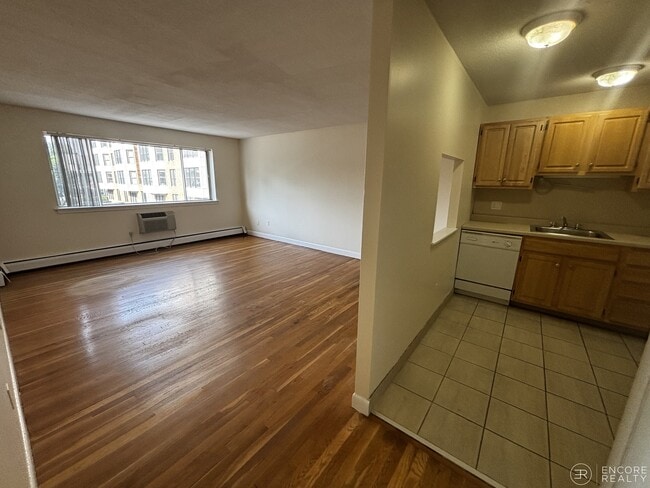 Building Photo - 90 Gardner St Unit 22