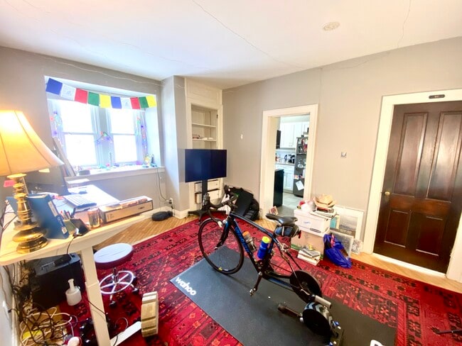 Living Room - 304 S Summit St Apartments Unit 103