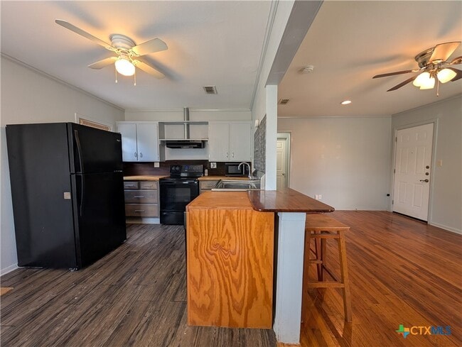 Photo - 890 Josephine St