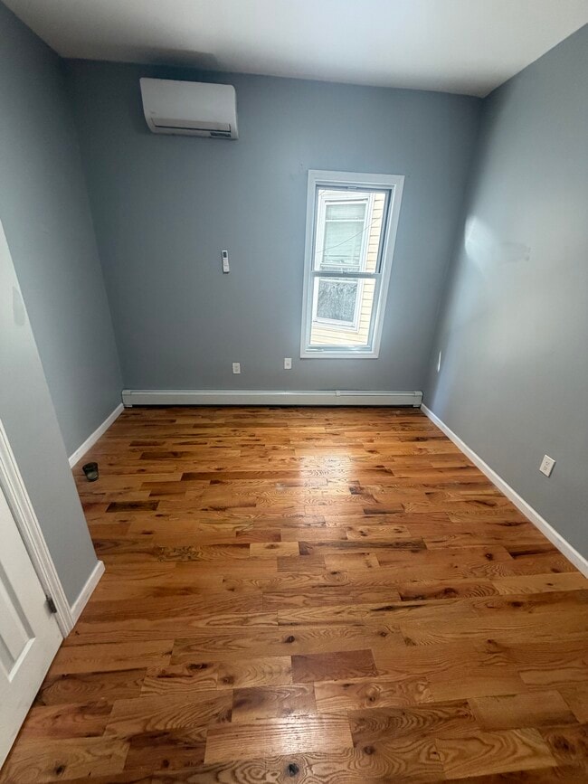 Photo - 2776 Bainbridge Ave Unit 1
