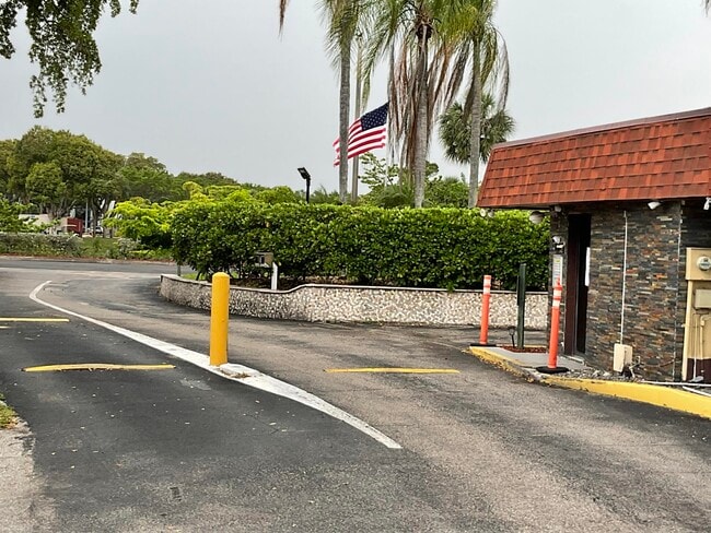 Photo - 4008 Inverrary Dr