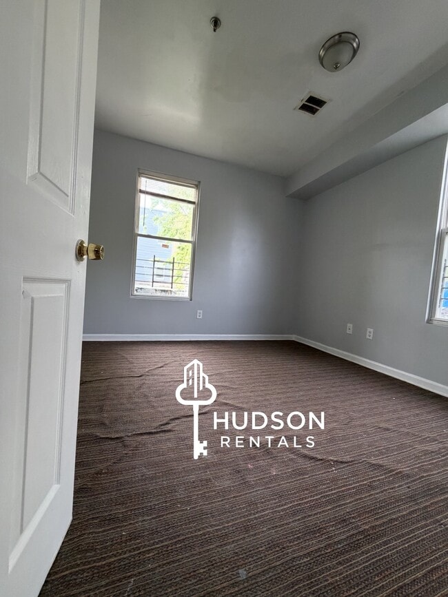 625 Bramhall Ave 1R - 623 Bramhall Ave Unit 1R