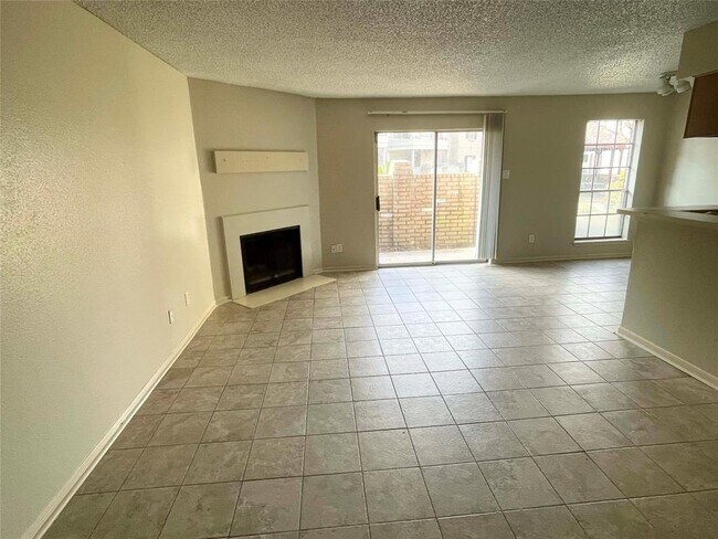 Photo - 2120 El Paseo St Unidad 1701 Rental