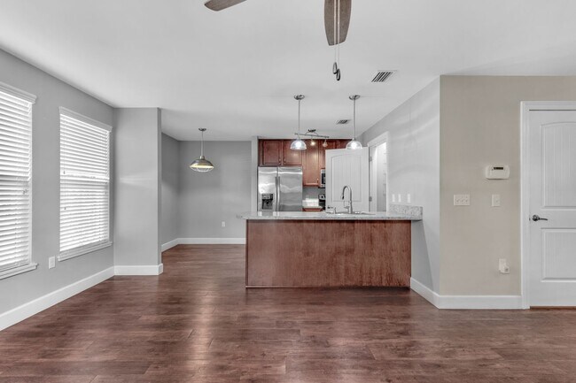 Photo - Charming cottage minutes to everything!