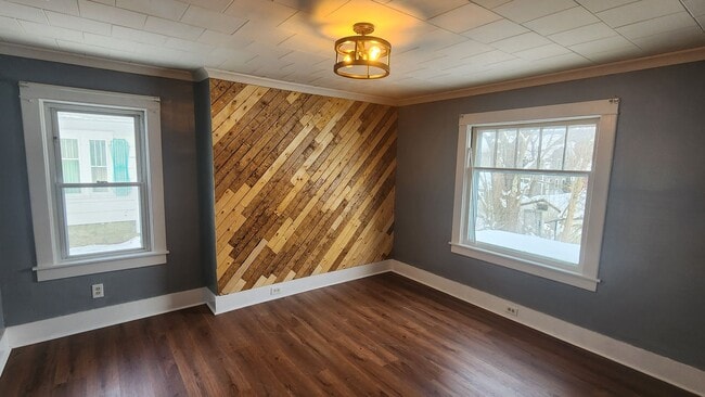 Building Photo - Cozy 3 bedroom Cape Cod with attached garage! First floor offers living room, formal dining, and ...
