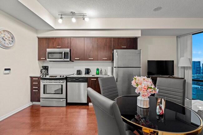 Photo - 40 College St Unit ID1345854P