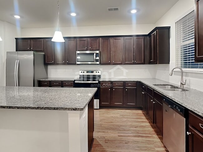 Photo - 425 Levon Ct