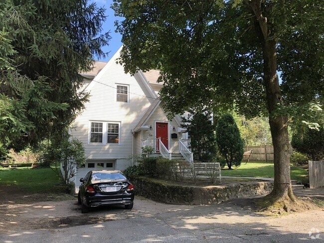 Building Photo - 54 Duxbury Rd Unit 1 Rental