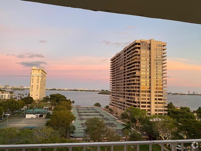 Building Photo - 11111 Biscayne Blvd Unit 9A Rental