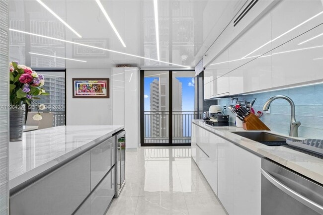 Photo - 210 174th St