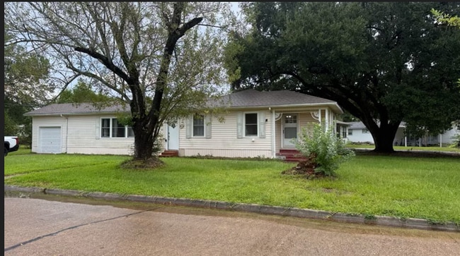Building Photo - 101 Azalea Ave