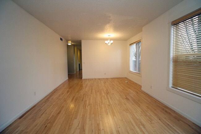 Photo - 4 Bed, 2.5 Bath Modern Construction House in South Tabor