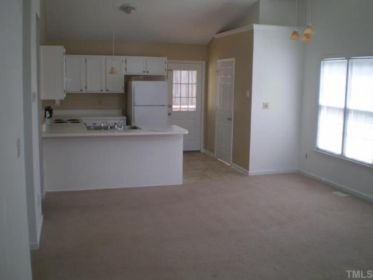 Photo - 126 W Holding Ave