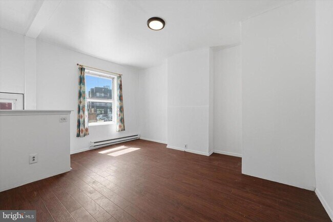 Photo - 525 Morse St