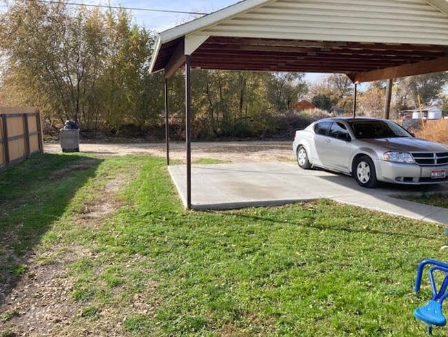 Photo - 3 bed 1 bath duplex