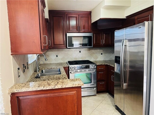 12904 Daybreak Cir