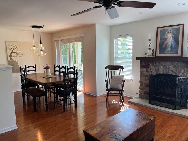 Photo - 1290 Derry Ln