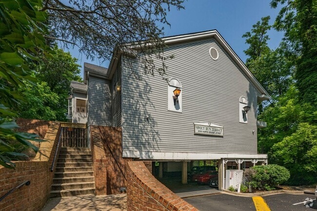 Building Photo - Luxurious 2 Bed 1 Bath Condo With Balcony ...