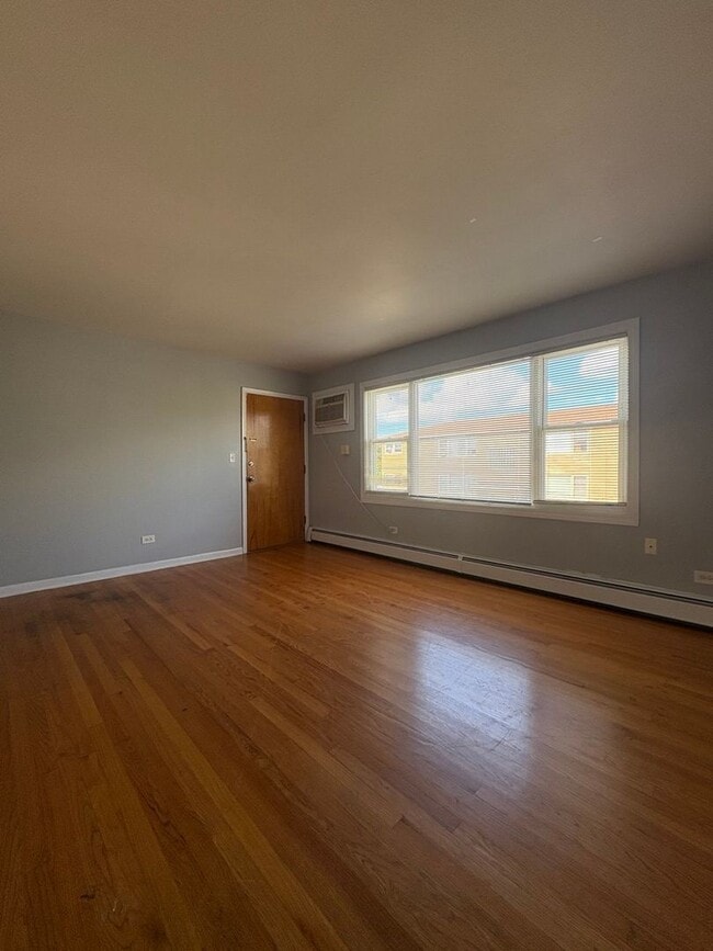 Building Photo - 2674 Clarke St Unit 2E Rental