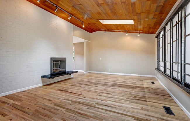 Photo - 5bd/2.75ba Shoreline House