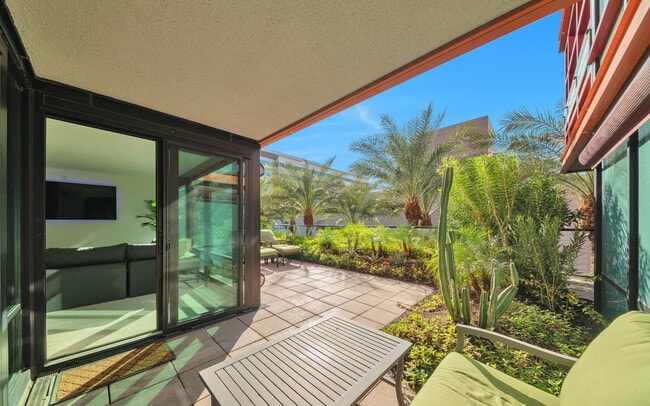 Building Photo - 4808 N 24th St Unit 427