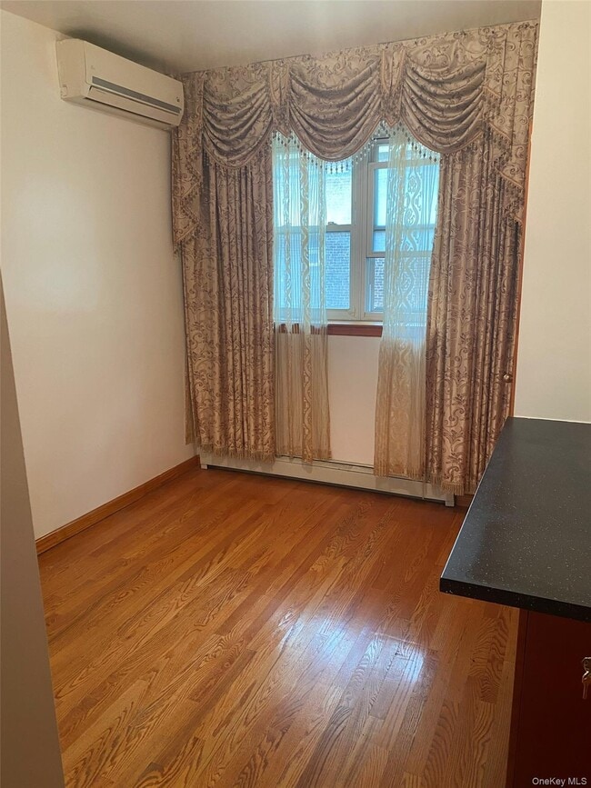 Building Photo - 48-19 67th St Unit 2FL Rental