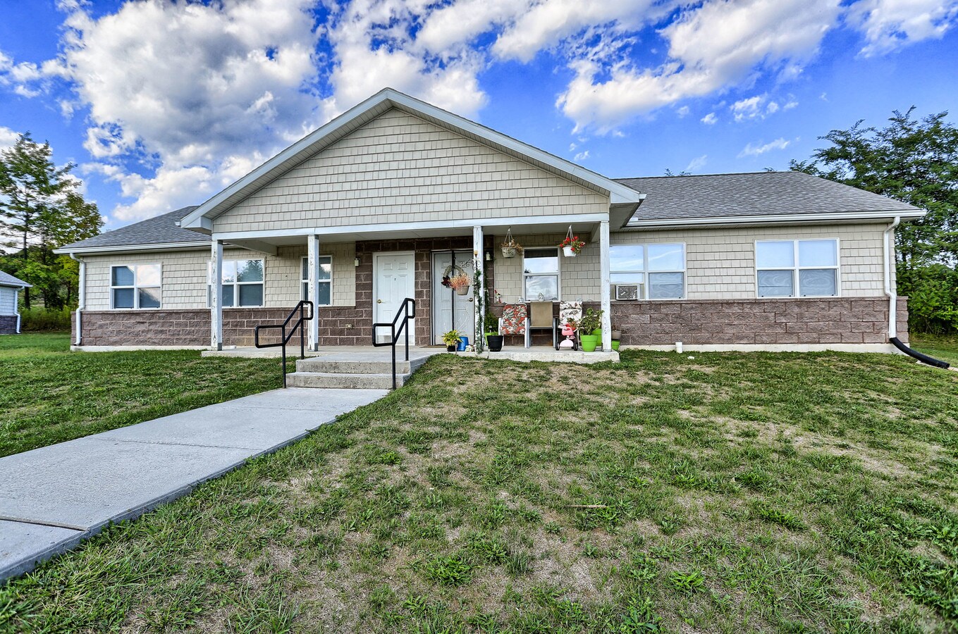 Jonathan Court Apartments - Jonathan Court Apartments