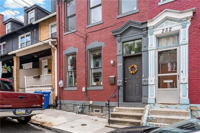 Photo - 254 38th St