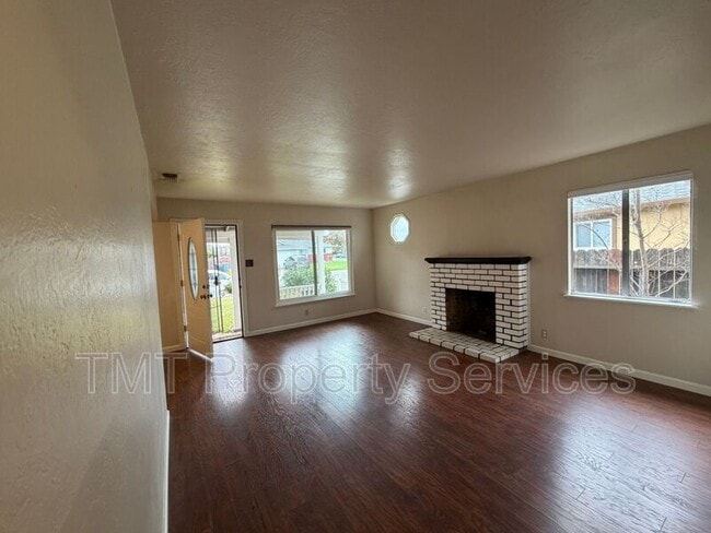 Photo - 2011 Mangrum Ave