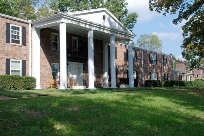 Building Photo - 611 E Mountcastle Dr Unit 4