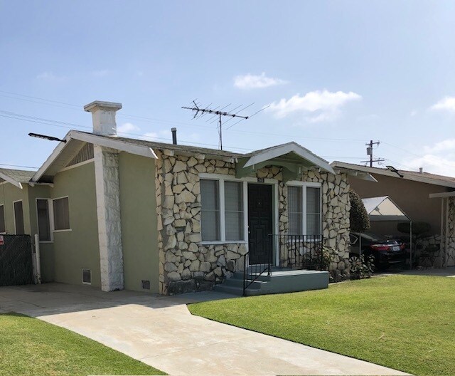 Photo - 362 E 70th St