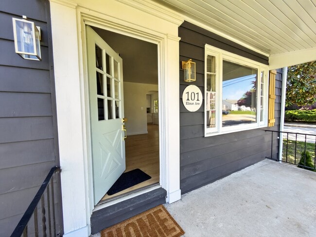 Photo - 101 Elinor Ave