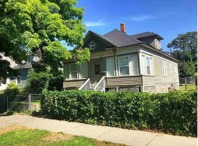 Building Photo - 1011 E Augusta Ave