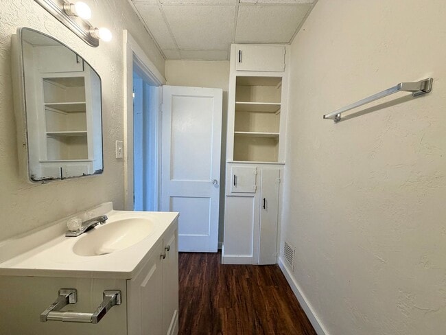 Photo - 1440 Smith St