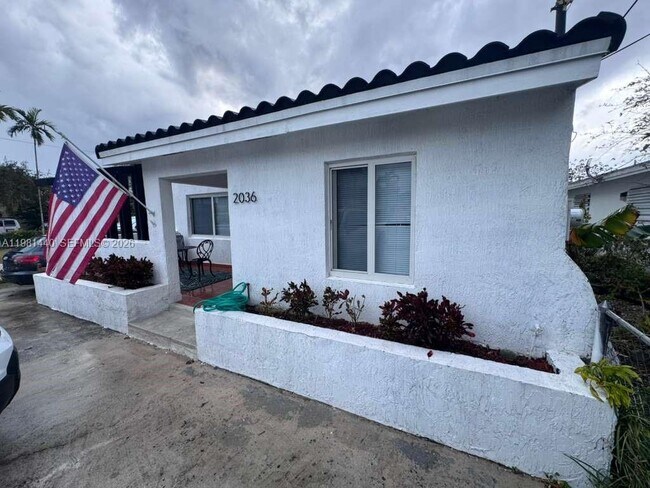 Building Photo - 2036 SW 57th Ct