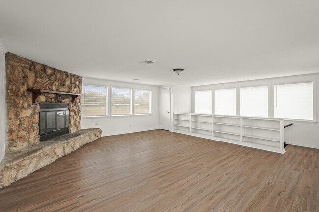 Photo - 105 W Linney St Unidad 3