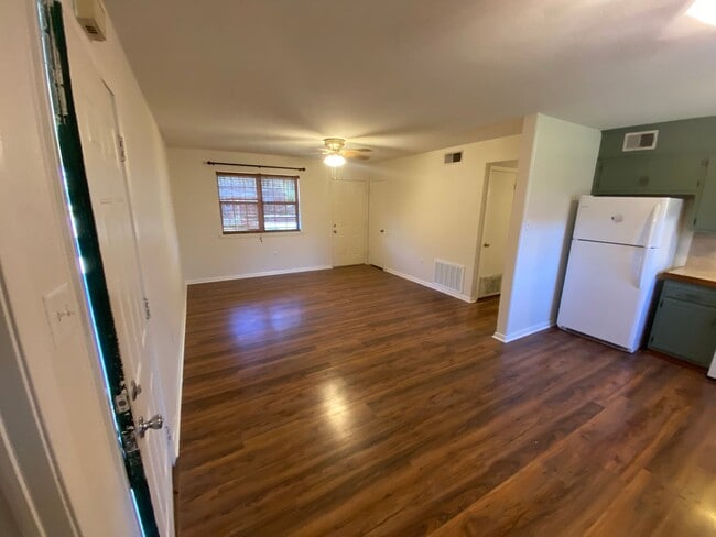 Photo - 1 Robbye Ln