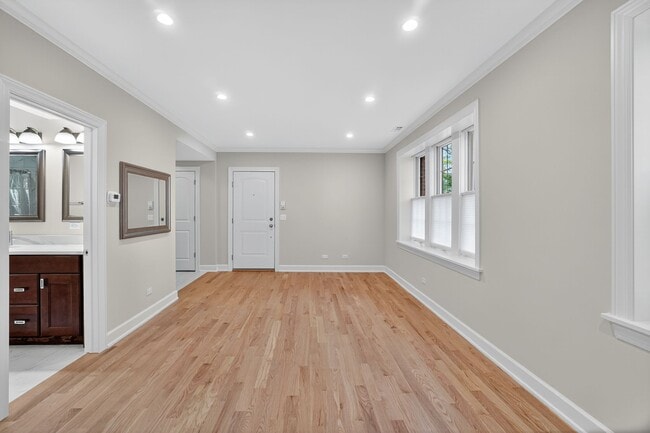 Living/Dining Room View #1 - 2703 W Ardmore Ave Unit #2E