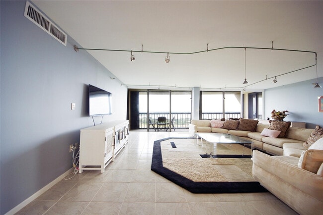 Building Photo - 2480 Presidential Way Unit 1903