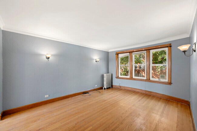 Photo - 2835 N Lockwood Ave Unidad 2