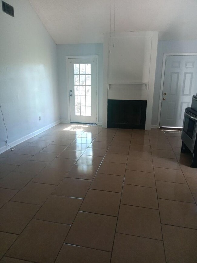 Building Photo - 13865/13867 Old Hammond Hwy Unit 13865 Rental