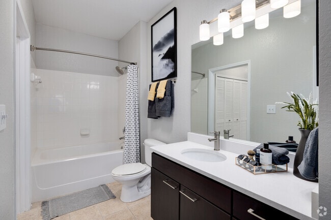 2BR, 2BA - 1,234SF - Bathroom