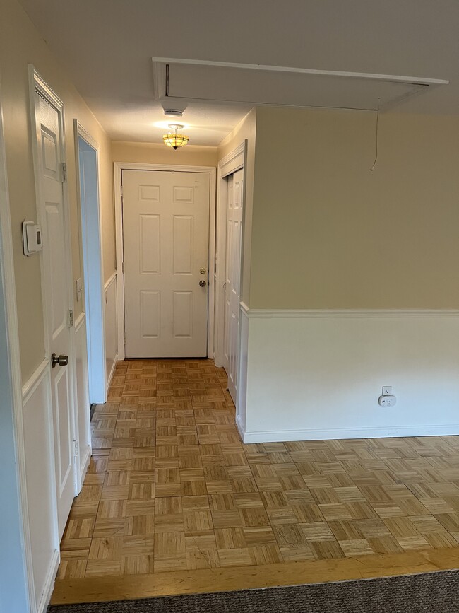 Building Photo - 80 Greenwood Ct Unit 80 Greenwood Apartment