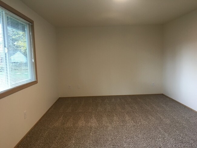 Photo - 4 bedroom 2 bath home on quiet street in Hillsboro near Intel